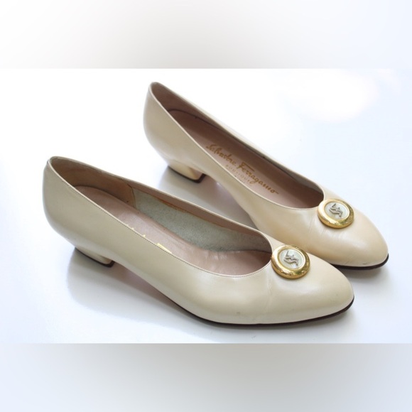 Vintage Salvatore Ferragamo low heels - Picture 13 of 13